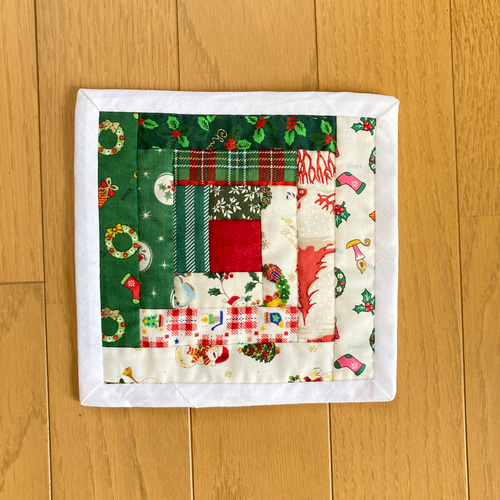 クリスマス ログキャビンのミニキルト（緑） パッチワークキルト