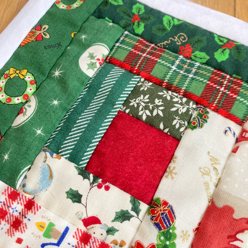 クリスマス ログキャビンのミニキルト（緑） パッチワークキルト