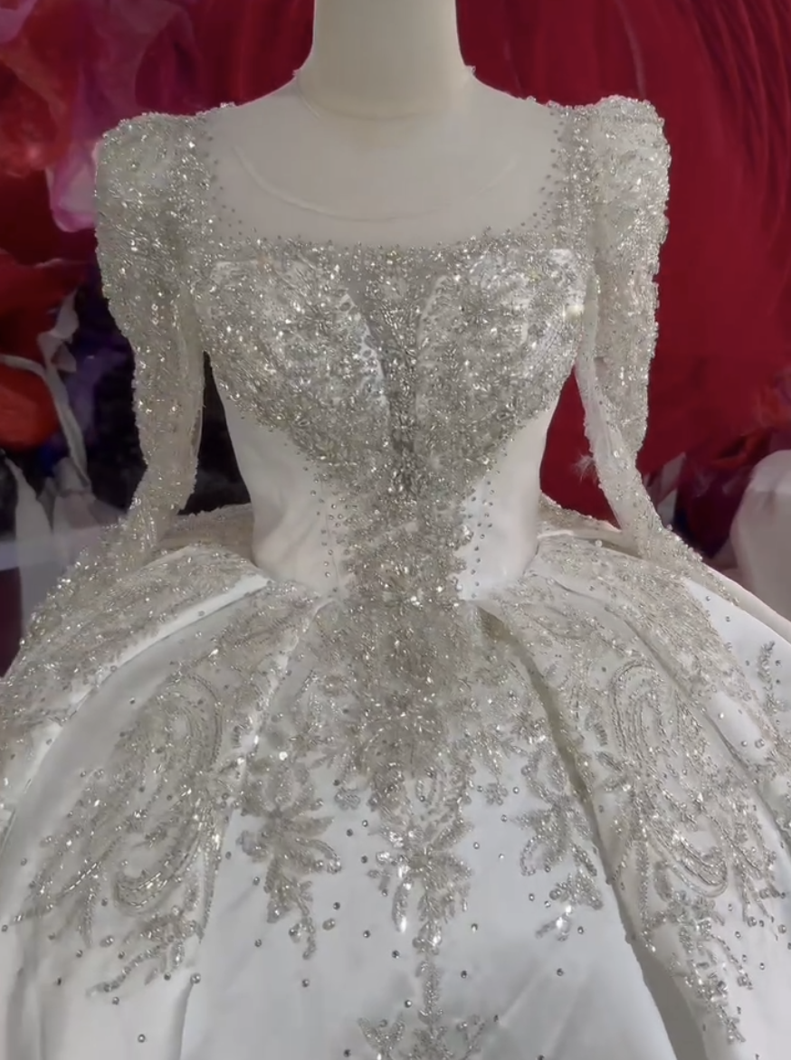 お買い得激安　スクエアネック　サイズオーダー可能　トレーン可能　長袖　音楽会前撮り2次会披露宴お呼ばれサテン光沢感ビジュ