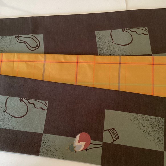 【新品】半幅帯　正絹本番大島とポリエステルちりめんリバーシブル　 繋ぎ目のない半幅帯　　オリジナル 3枚目の画像