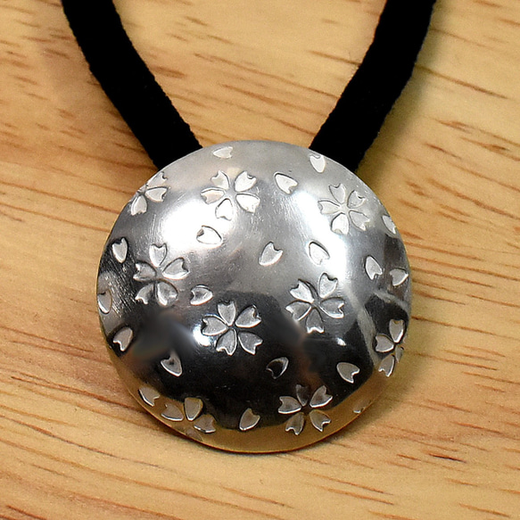 桜の花びら 円形 シルバーヘアゴム 一点物 No-07 3枚目の画像