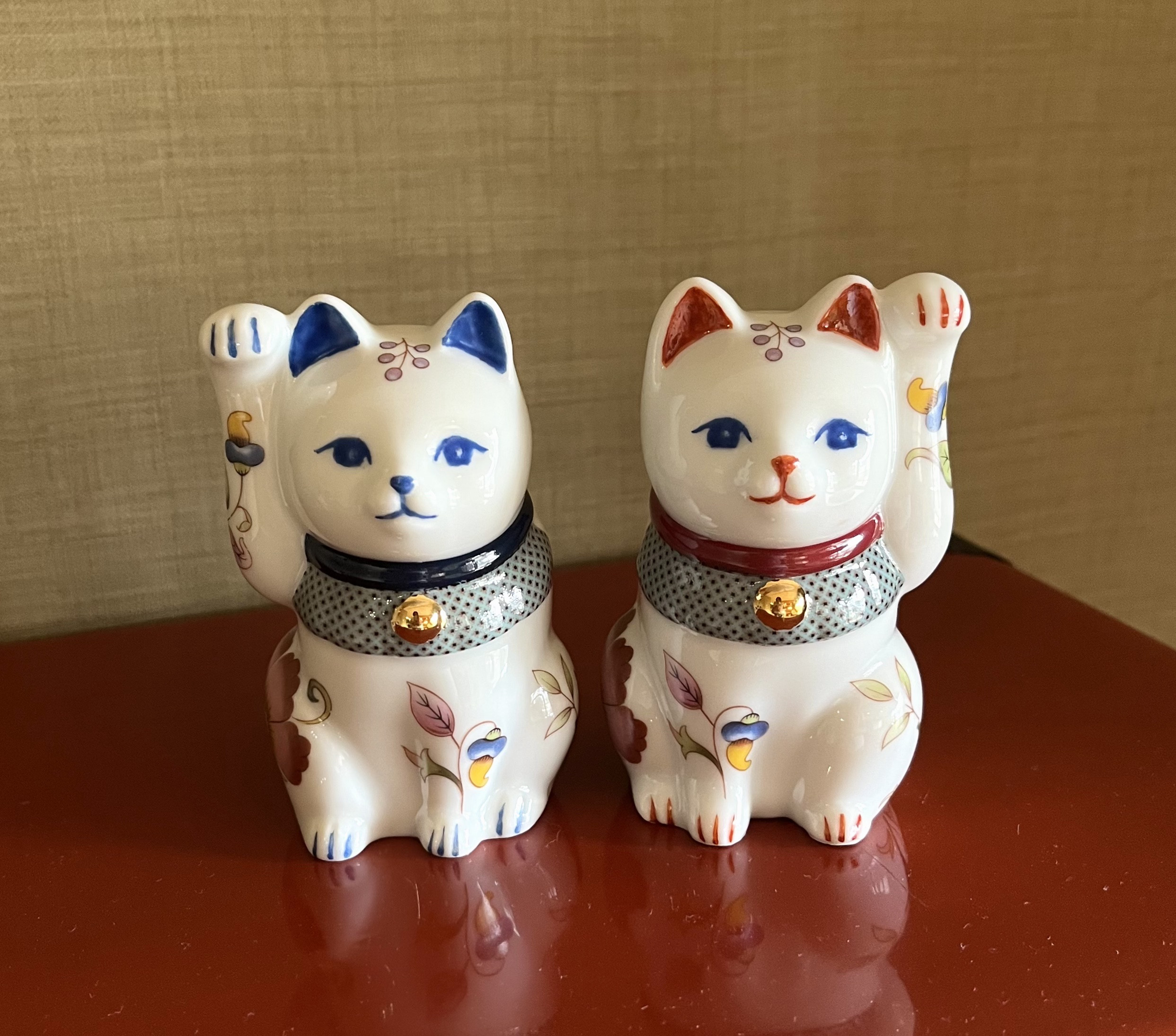 幸せを呼ぶ‼︎2色セットの招き猫