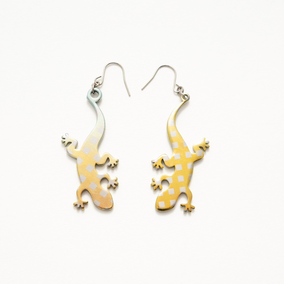 『人気№１』とかげ　金属アレルギー対応◎純チタン素材　イエロー系　ピアス　イヤリング