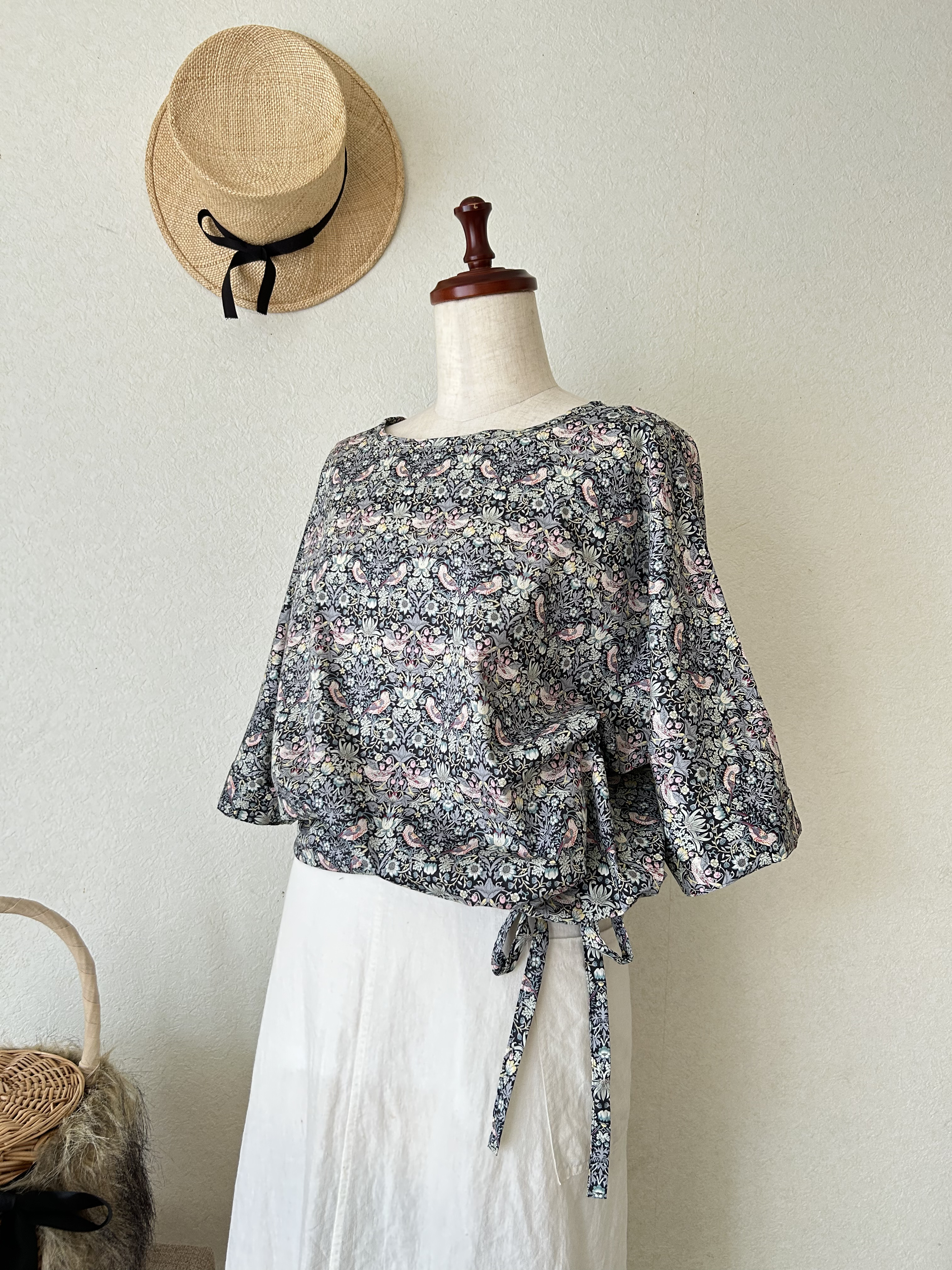 即発送❤️リバティきゅっとブラウス ⭐️ ストロベリーシーフ いちご泥棒 ⭐️