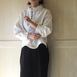 ■フリルハイネック リネンコットンブラウス（ホワイト）前後2WAY・受注制作／ナチュラルコーデ 11枚目の画像