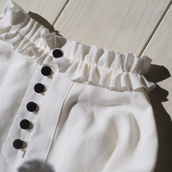 ■フリルハイネック リネンコットンブラウス（ホワイト）前後2WAY・受注制作／ナチュラルコーデ 8枚目の画像