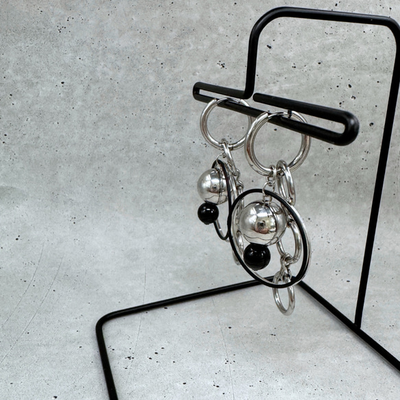 【パーツ取外し可能】シルバーとブラックの大ぶりピアス　サージカルステンレス　かっこいい　大ぶり　クール　フープピアス　 2枚目の画像