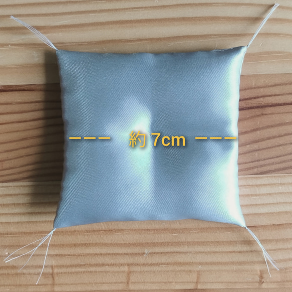 市松模様ミニ座布団　 赤×黒・からし色×こげ茶・紺×白/ 受注生産 / 招き猫用 / だるま用 / サイズダウン可能 3枚目の画像