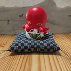 市松模様ミニ座布団　 赤×黒・からし色×こげ茶・紺×白/ 受注生産 / 招き猫用 / だるま用 / サイズダウン可能 13枚目の画像