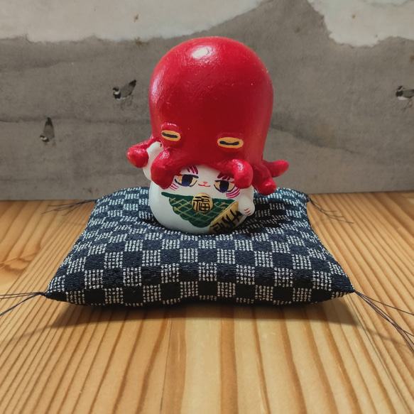 市松模様ミニ座布団　 赤×黒・からし色×こげ茶・紺×白/ 受注生産 / 招き猫用 / だるま用 / サイズダウン可能 13枚目の画像