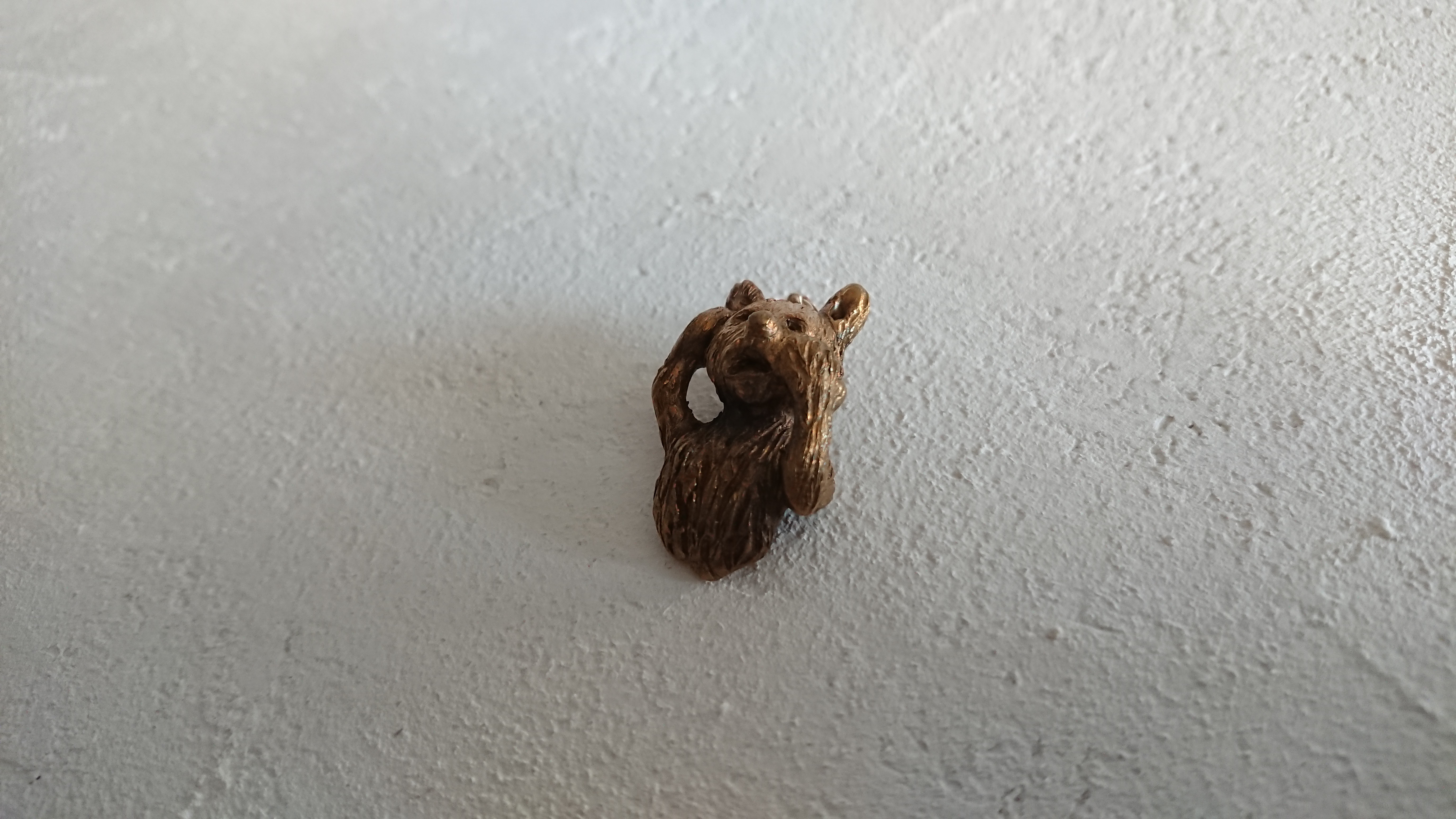 ネコになった人のペンダント