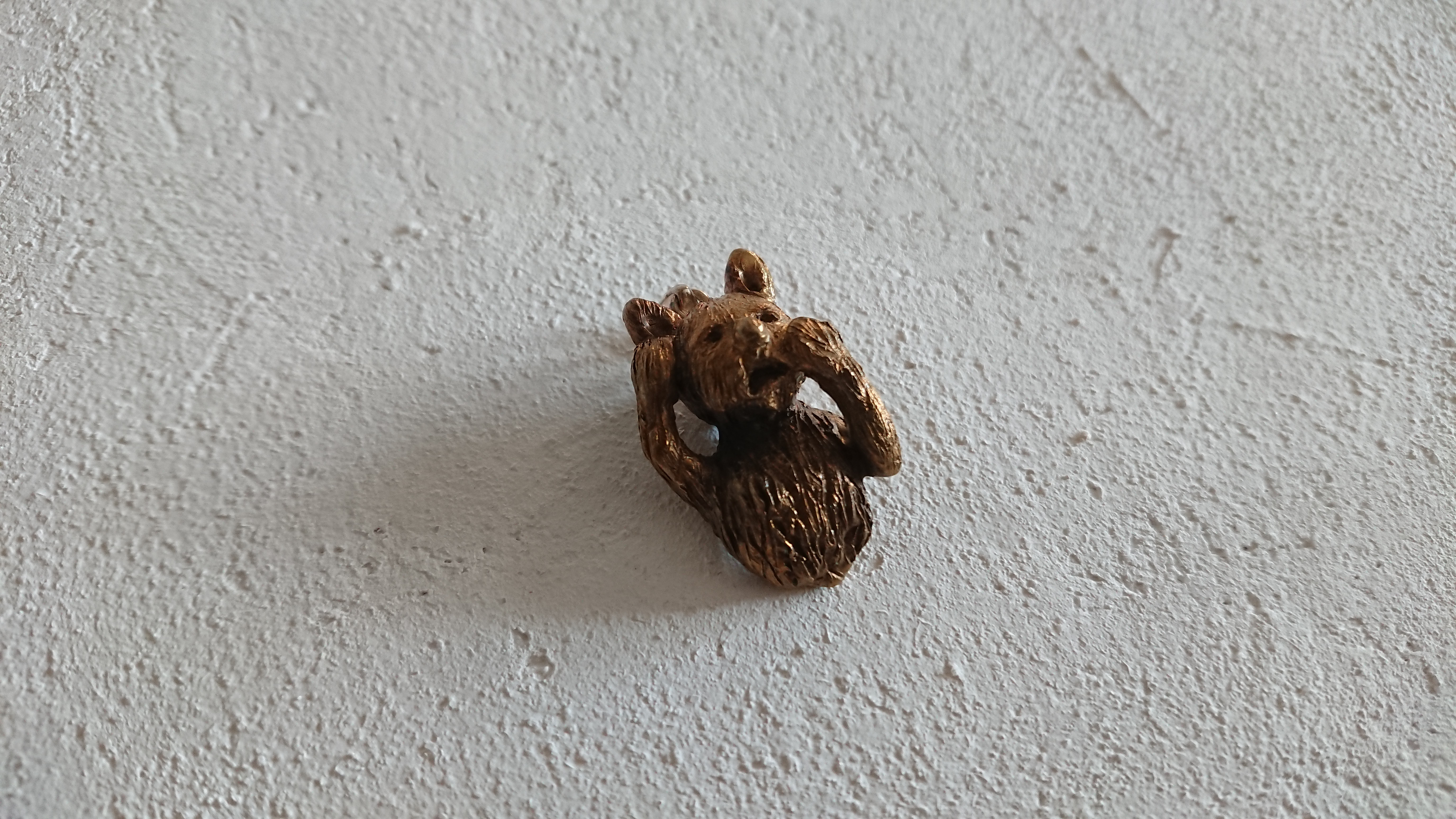 ネコになった人のペンダント