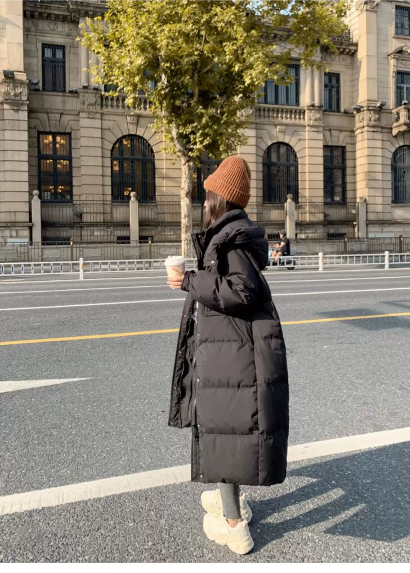 2025年ストレートホワイトカモフラ牛角ボタン ダウンジャケット女性中長期大毛襟厚手冬ファッションコート 高級感 旅行