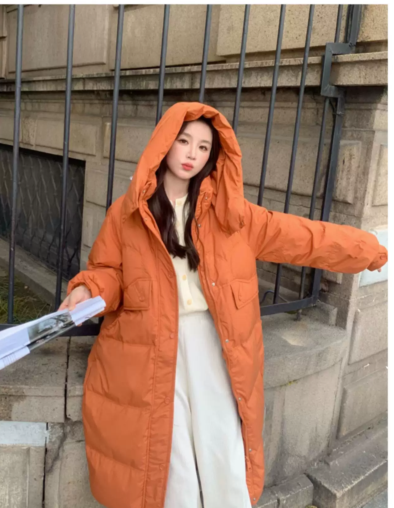 2025年ストレートホワイトカモフラ牛角ボタン ダウンジャケット女性中長期大毛襟厚手冬ファッションコート 高級感 旅行