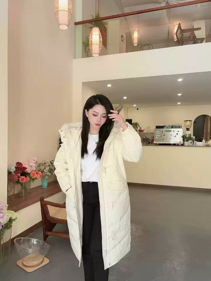 2025年ストレートホワイトカモフラ牛角ボタン ダウンジャケット女性中長期大毛襟厚手冬ファッションコート 高級感 旅行