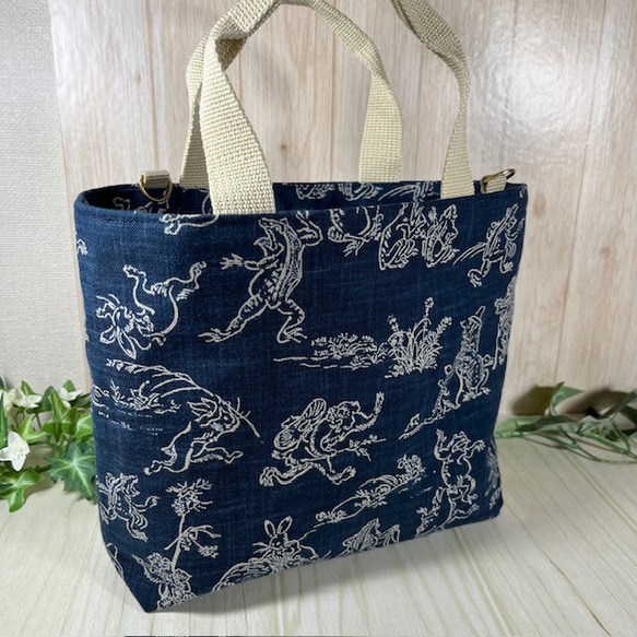 鳥獣戯画のミニトートバッグ　紺地に生成り　Ｄカン付　送料込み 1枚目の画像