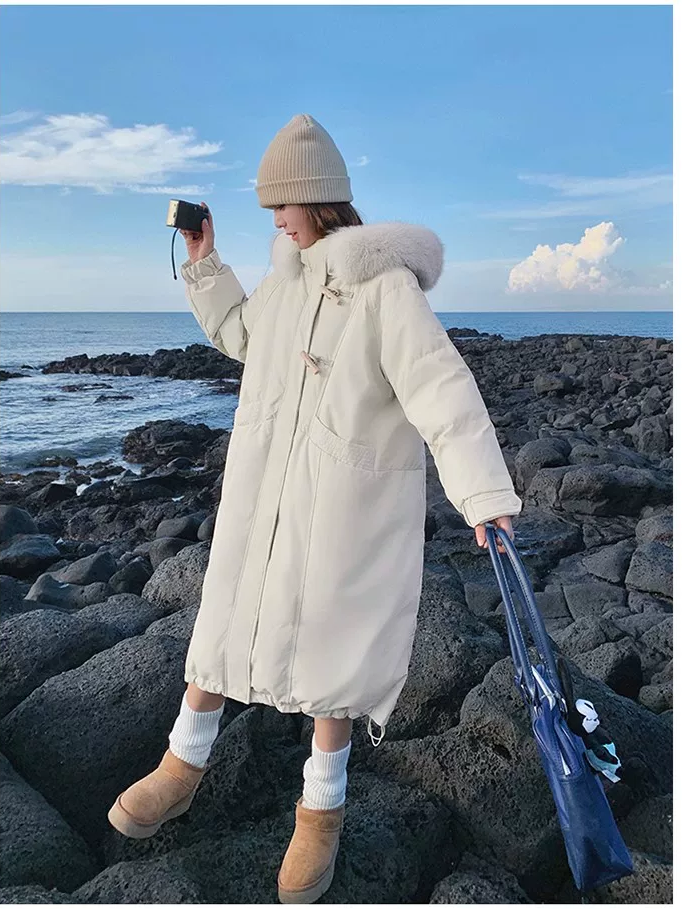 2025年ストレートホワイトカモフラ牛角ボタン ダウンジャケット女性中長期大毛襟厚手冬ファッションコート 高級感 旅行