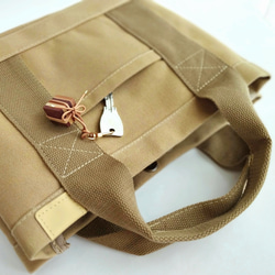 寄木と革紐で作ったギフトボックスのファスナーチャーム /  バッグチャーム 《type G》 12枚目の画像