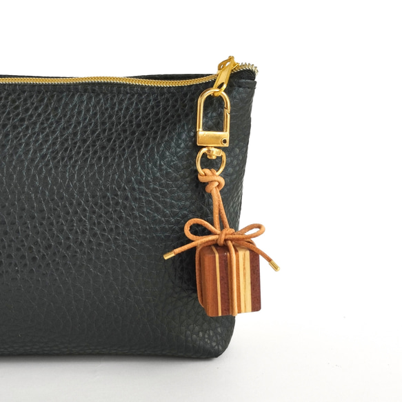 寄木と革紐で作ったギフトボックスのファスナーチャーム /  バッグチャーム 《type G》 2枚目の画像