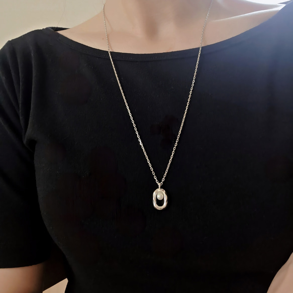 【秋冬新作】カジュアル　フォーマル　パールロングネックレス　シルバー925 2枚目の画像