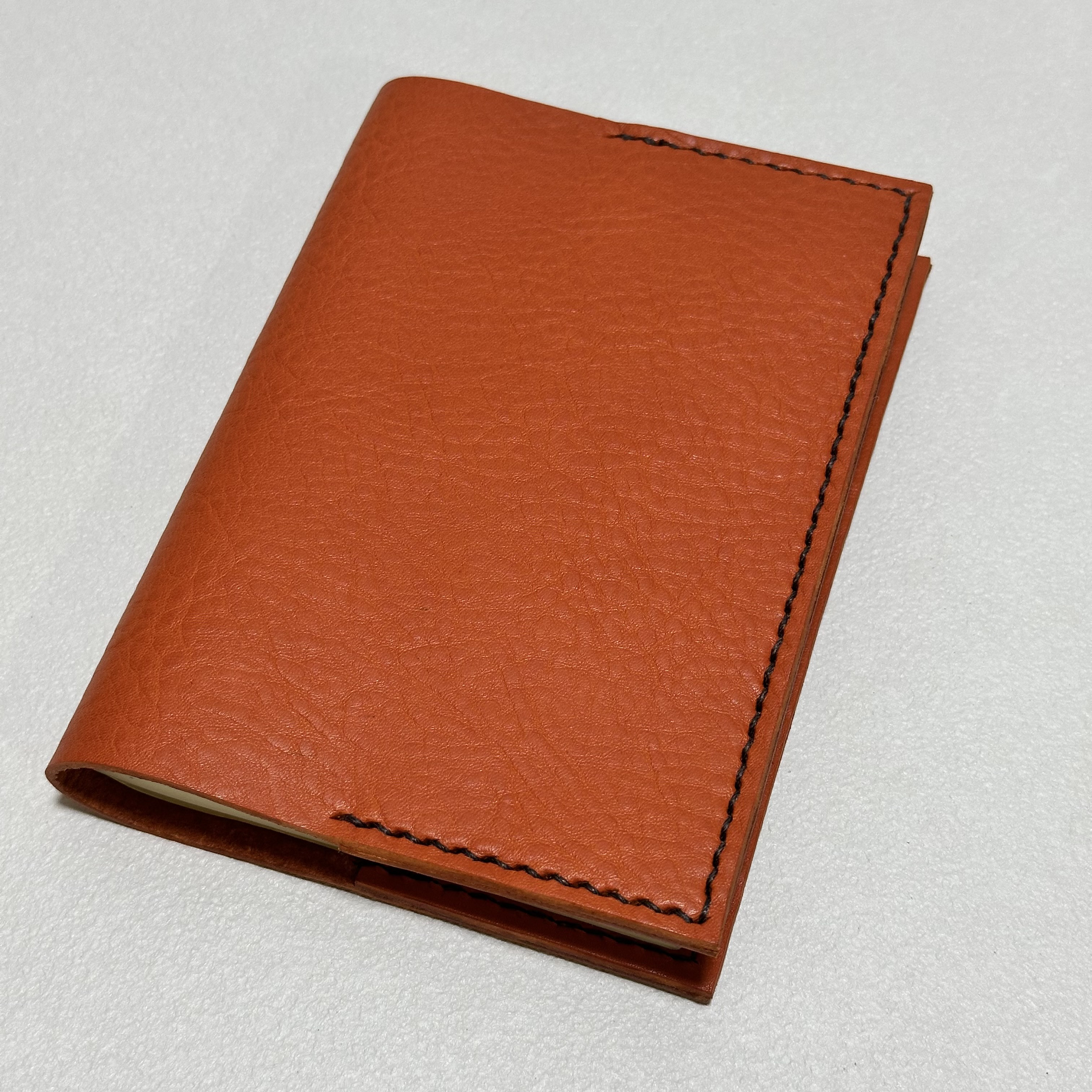 【在庫品・即納可能】イタリア製牛革のシンプルブックカバー（文庫サイズ・オレンジ）