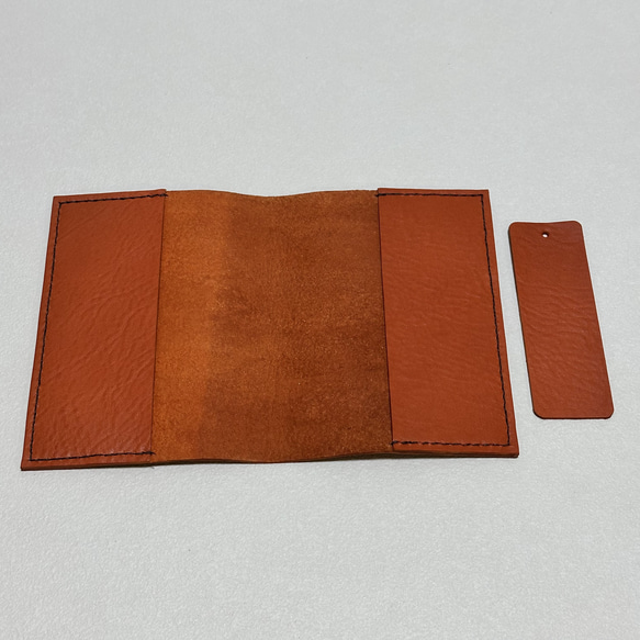 【在庫品・即納可能】イタリア製牛革のシンプルブックカバー（文庫サイズ・オレンジ） 3枚目の画像