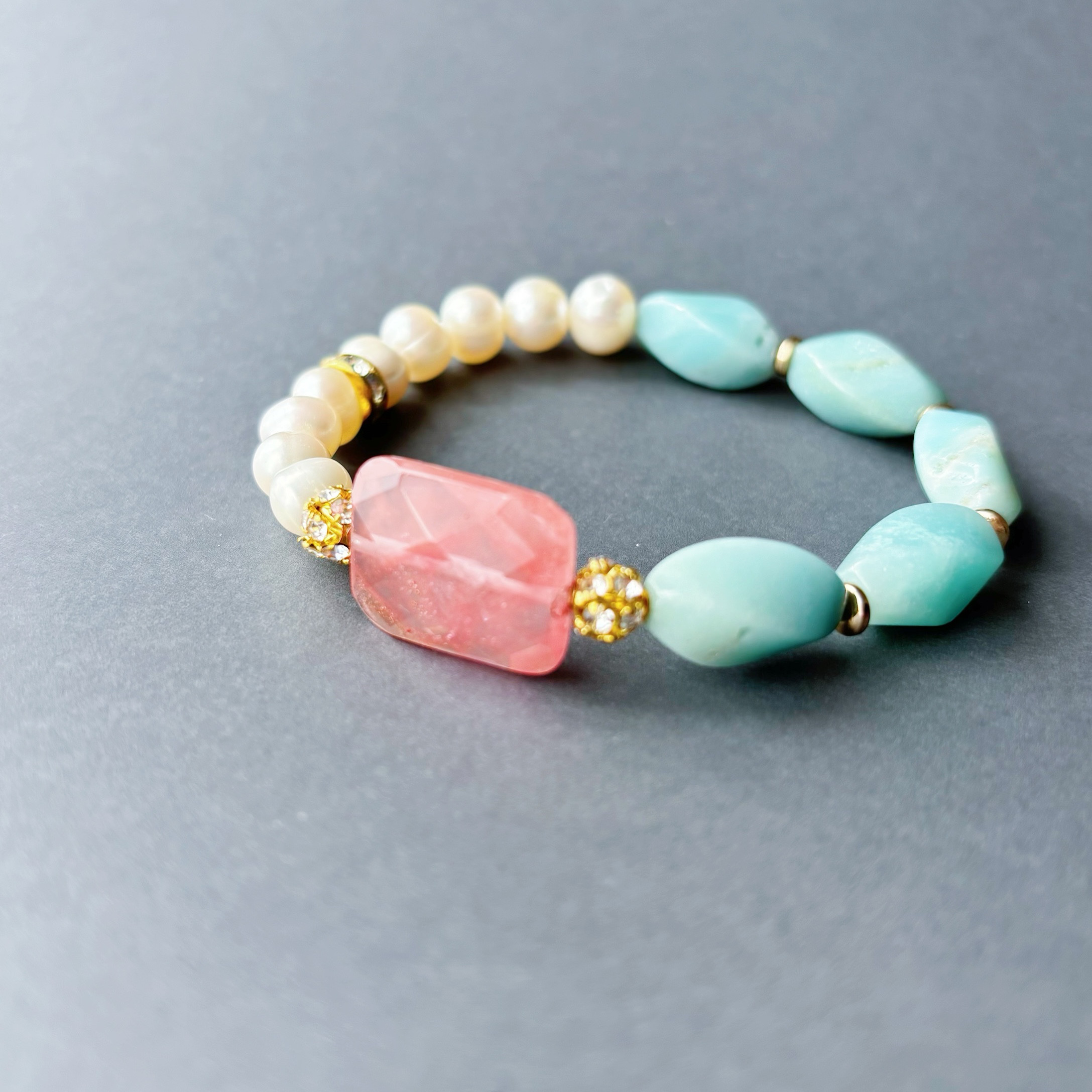 人魚姫のあくび<チェリークォーツ×淡水真珠×アマゾナイト×ヘマタイト> 天然石ブレスレット