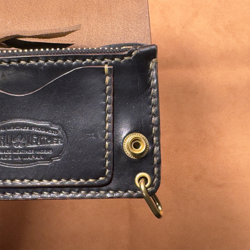 クロムエクセルレザー・ブラック茶芯｜ミドルトラッカーウォレット