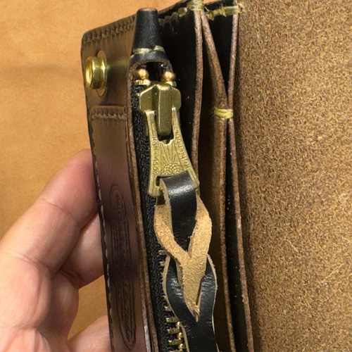 クロムエクセルレザー・ブラック茶芯｜ミドルトラッカーウォレット