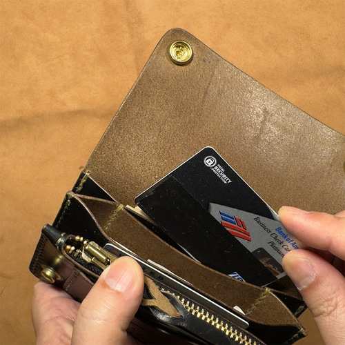 クロムエクセルレザー・ブラック茶芯｜ミドルトラッカーウォレット