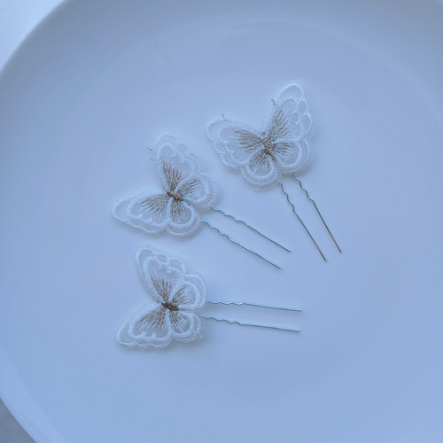 蝶々のヘアピン3本セット＊ホワイトゴールド＊ラメ刺繍の二枚羽