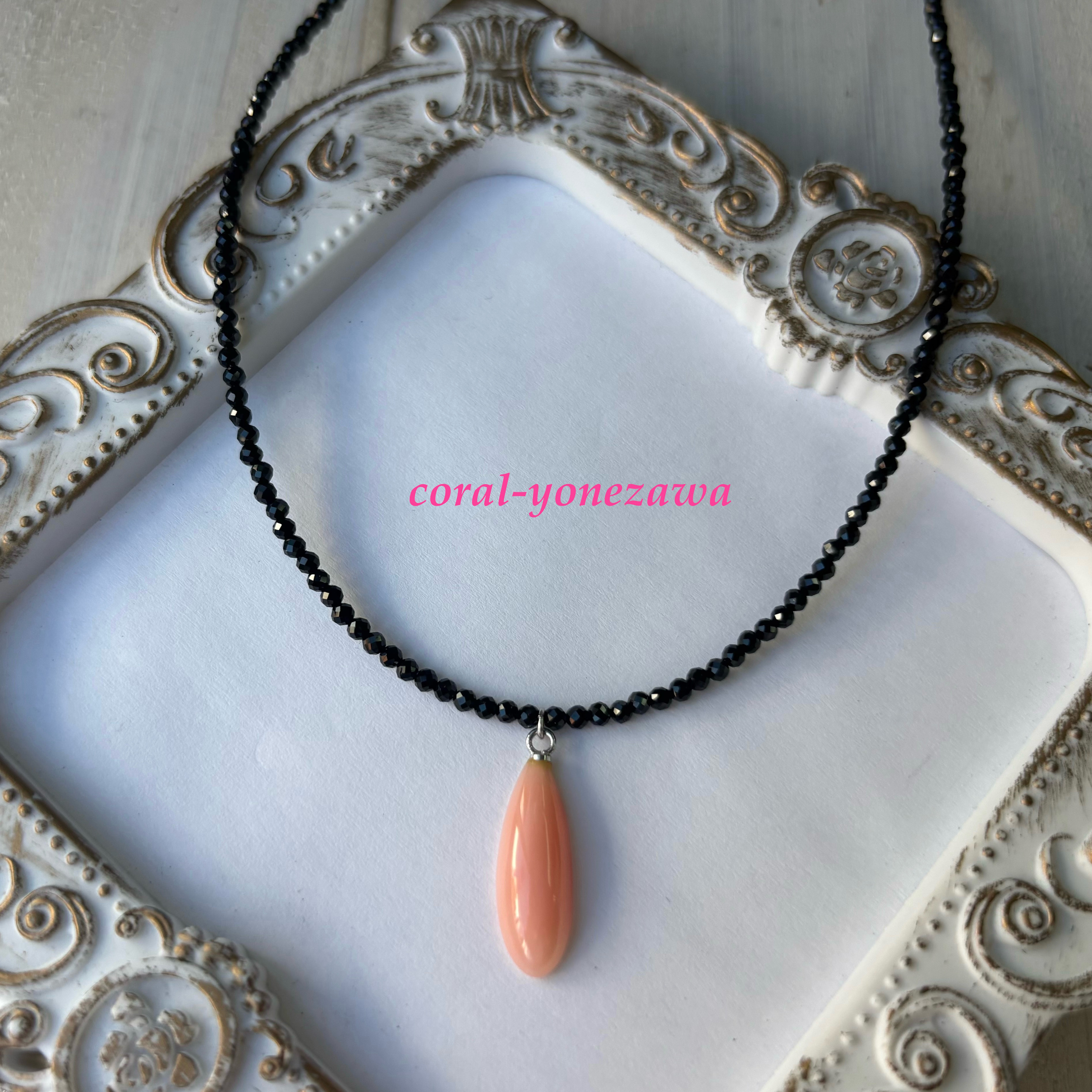 ブラックスピネル.ぴんく珊瑚のネックレス