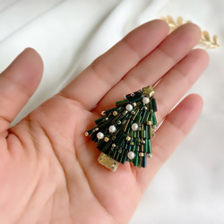 【Forest tree】クリスマスツリー刺繍ブローチ⭐︎クリスマスギフト⭐︎受注制作品 4枚目の画像
