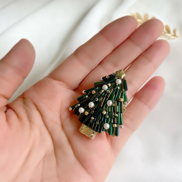 【Forest tree】クリスマスツリー刺繍ブローチ⭐︎クリスマスギフト⭐︎受注制作品 4枚目の画像