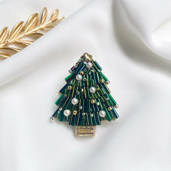 【Forest tree】クリスマスツリー刺繍ブローチ⭐︎クリスマスギフト⭐︎受注制作品 2枚目の画像