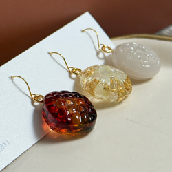 3粒セット 秋のレトロキャンディ ピアス・イヤリング・イヤーカフ　べっこう　ブラウン　ベージュ　チャーム変更可能　シェル 1枚目の画像