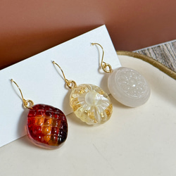 3粒セット 秋のレトロキャンディ ピアス・イヤリング・イヤーカフ　べっこう　ブラウン　ベージュ　チャーム変更可能　シェル 2枚目の画像