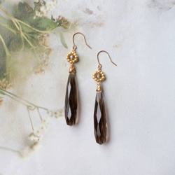 K10YG黒染め淡水パールのスタッドピアスとアズライトマラカイトの