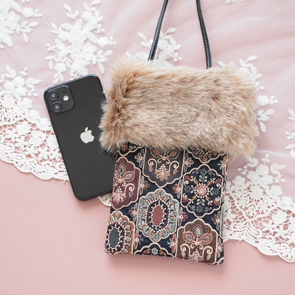 インド刺繍生地・ スマホショルダー・2way(ファー取り外し可能・ショルダー紐選択可)　ブラック 1枚目の画像
