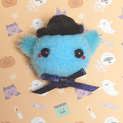 ポンポンアクセサリー♪フェイスブローチ★ハロウィンのお友達⒨(· ⩌ ·)ドラキュラ 1枚目の画像