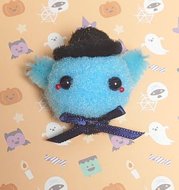 ポンポンアクセサリー♪フェイスブローチ★ハロウィンのお友達⒨(· ⩌ ·)ドラキュラ 1枚目の画像