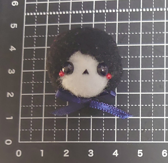 ポンポンアクセサリー♪フェイスブローチ★ハロウィンのお友達⒨(· ⩌ ·)死神 3枚目の画像