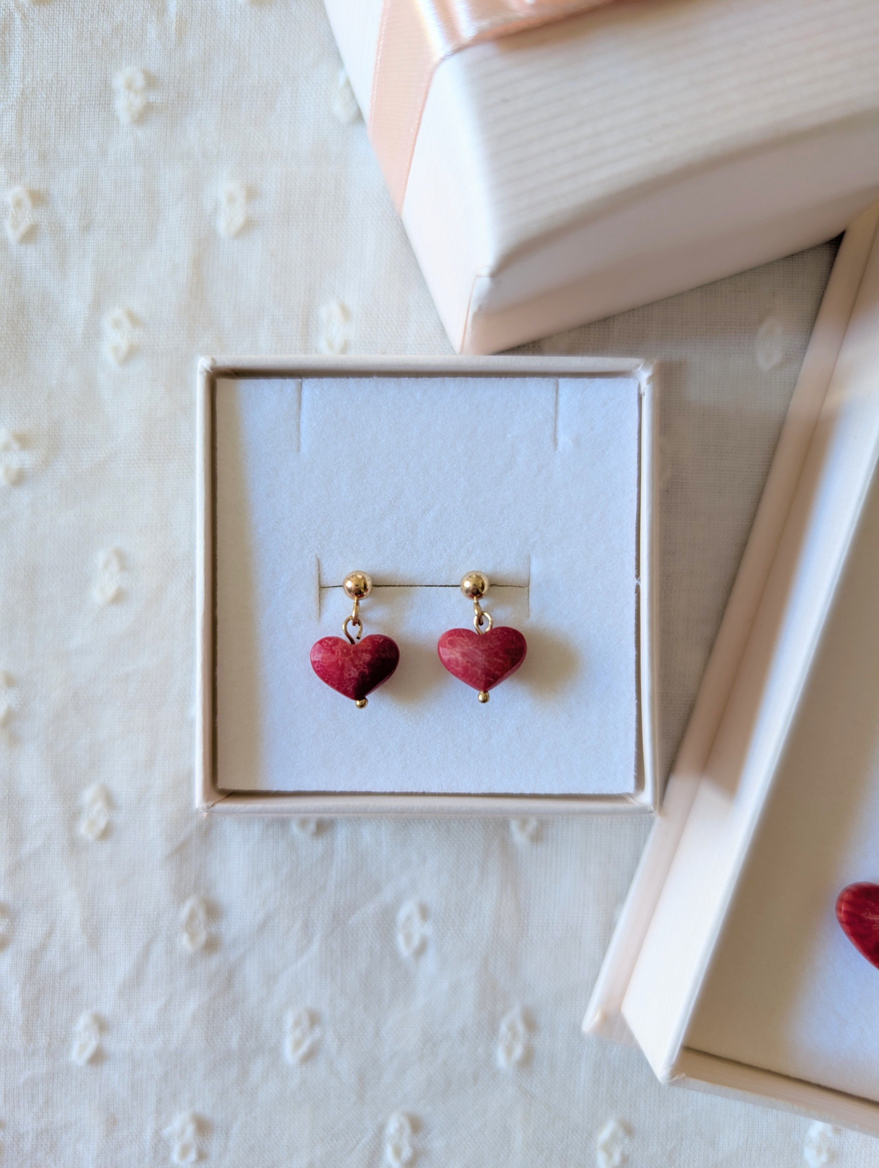 赤サンゴのハートピアス