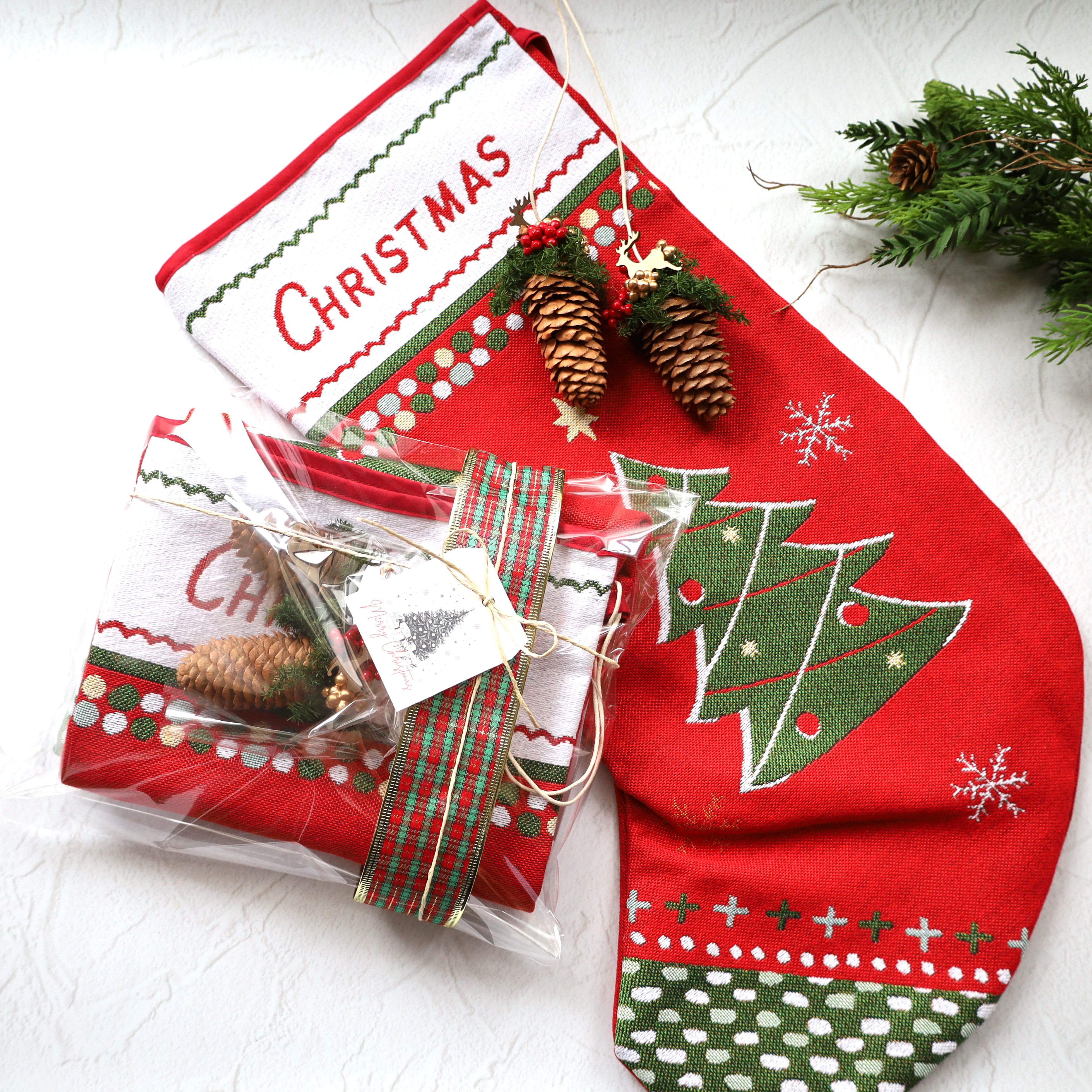 ラスト1　Xmasゴブラン織りサンタの靴下☆パインコーンのオーナメントNo.265　Xmas　タペストリー　オーナメント