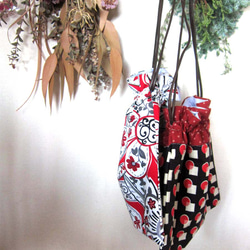 米国生地　蝶々とさなぎにの大人お洒落な巾着ポーチ　コスメ入れ　サニタリー入れ 8枚目の画像