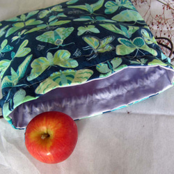 米国生地　蝶々とさなぎにの大人お洒落な巾着ポーチ　コスメ入れ　サニタリー入れ 3枚目の画像