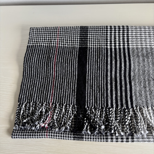 手織り]モノトーンのチェックのマフラー（細かい千鳥格子）/スーパー