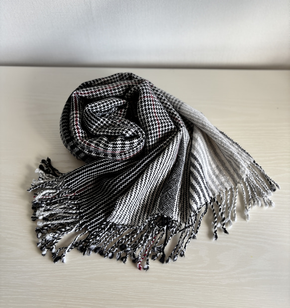 手織り]モノトーンのチェックのマフラー（細かい千鳥格子）/スーパー