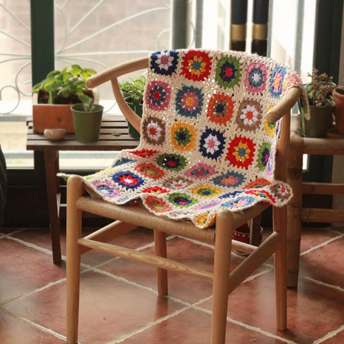 ハンドメイド かぎ針編みブランケット】レトロ デイジー柄 ひざ掛け