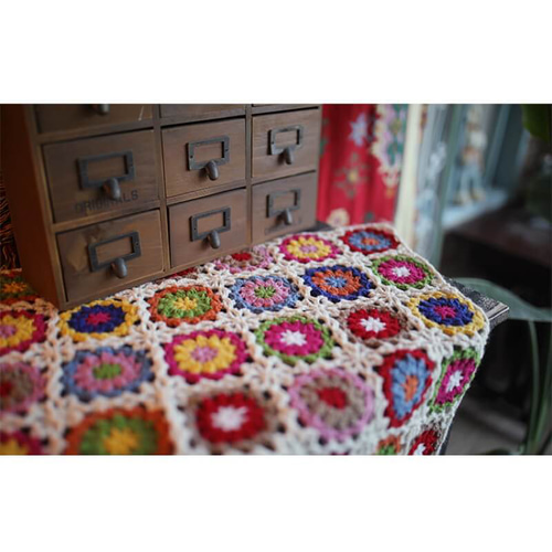 ハンドメイド かぎ針編みブランケット】レトロ 丸デイジー柄 ひざ掛け